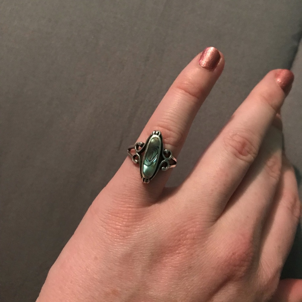 Green Stone Ring 💚 - Picture 3 of 8